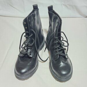 Time and Tru Women’s Black Combat Boots – Size 6